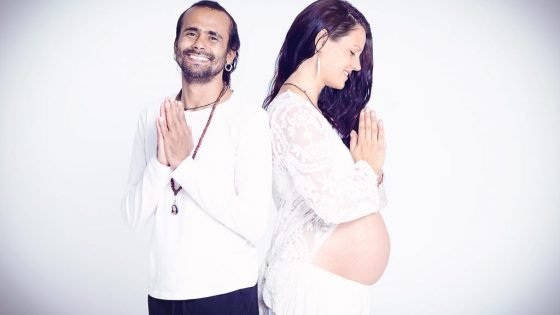 photo of pregnancy yoga couple, shree hari yoga