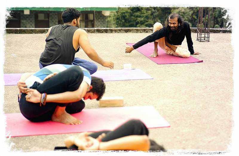 ashtanga-twist | Yoga Teacher Training in India at Shree Hari School | Certified YTT course ashtanga twist