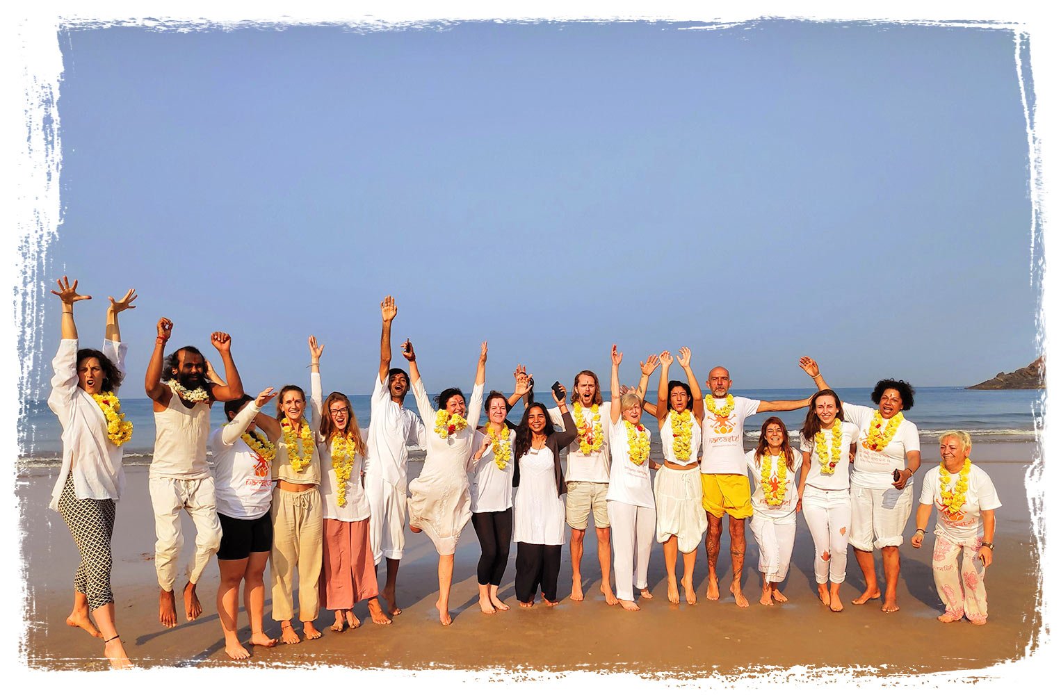 beachgroup | Yoga Teacher Training in India at Shree Hari School | Certified YTT course yoga group at the beach