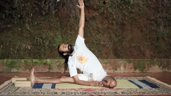 Parivrtta Janu Sirsasana