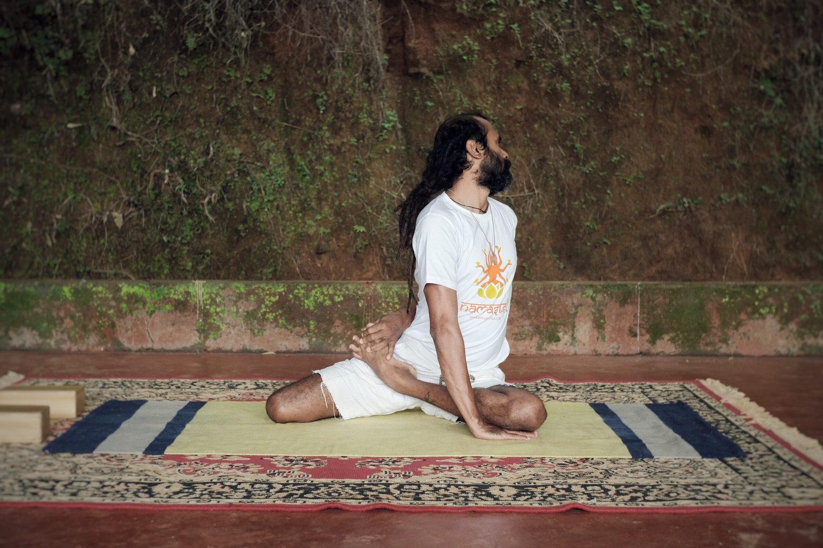Bharadvajasana